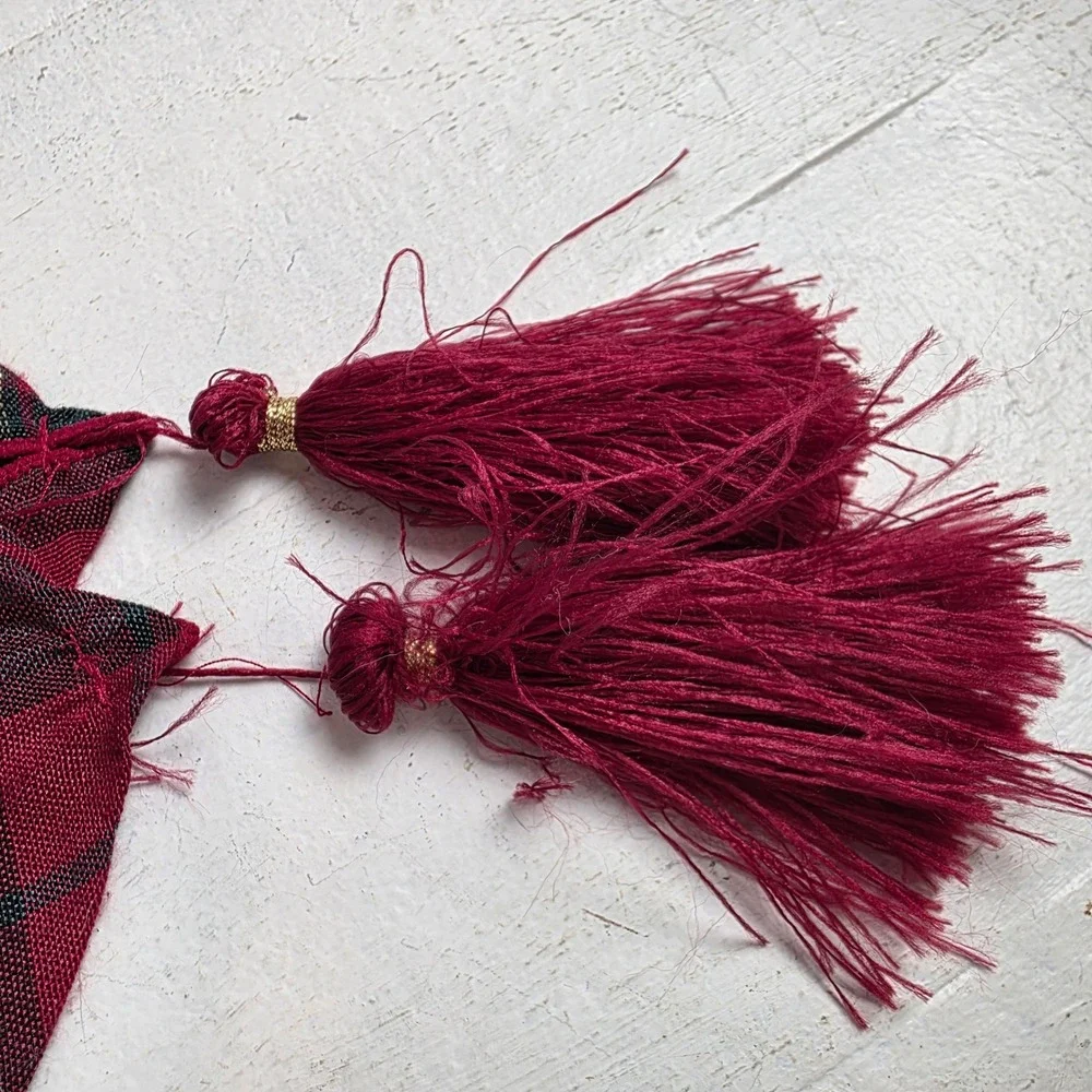 CLEARANCE 💲6️⃣‎ Red Plaid Table Runner Tassel Gold Thread Christmas Holiday